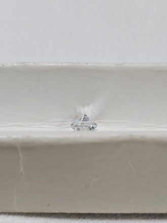 0.49 CT Natural Round Brilliant Blue Tint I1