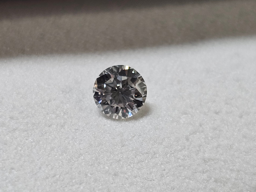 0.69 CT Natural Round Brilliant GH SI2