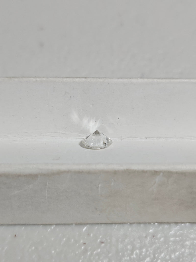 0.65 CT Natural Round Brilliant GH VS2