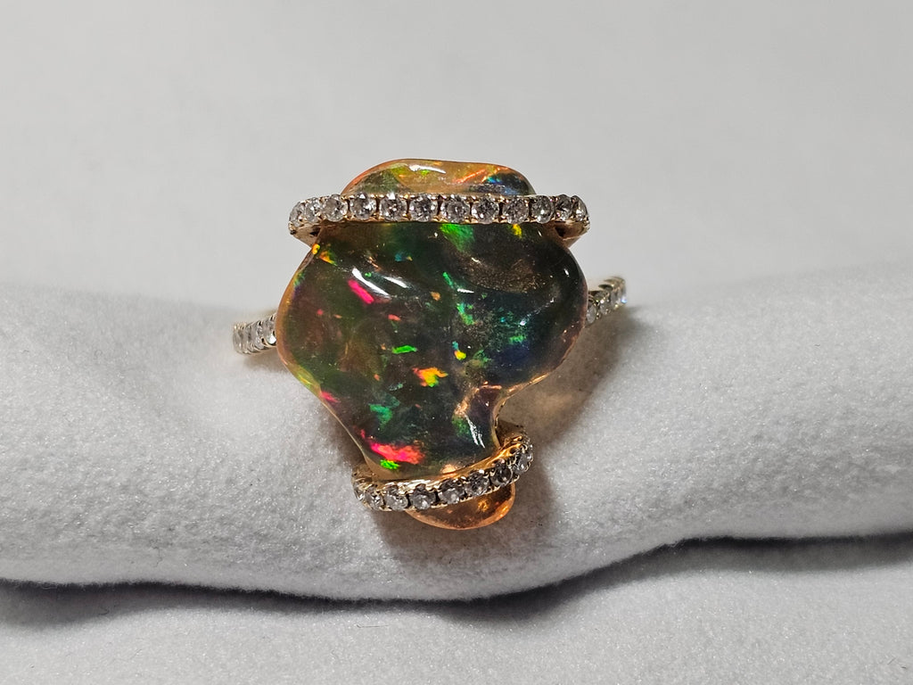 14k Yellow Gold 5.67 CT opal Ring