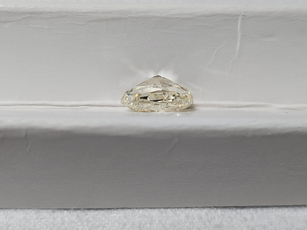 GIA 1.80 CT Natural Oval U-V VS2