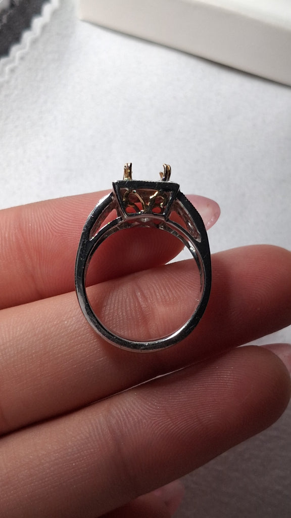 10.49g 18k Gold/ 1.55 CT Natural Fancy Yellow SI2 Center