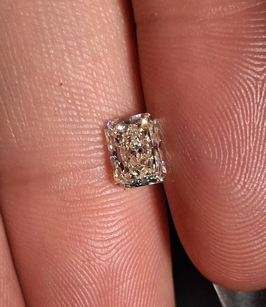 GIA 0.96 CT Natural Radiant Cut S-T Internally Flawless EX EX
