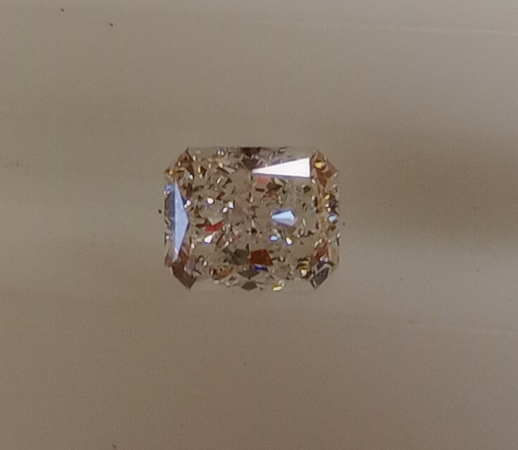 GIA 0.80 CT Natural Radiant, E, VVS1
