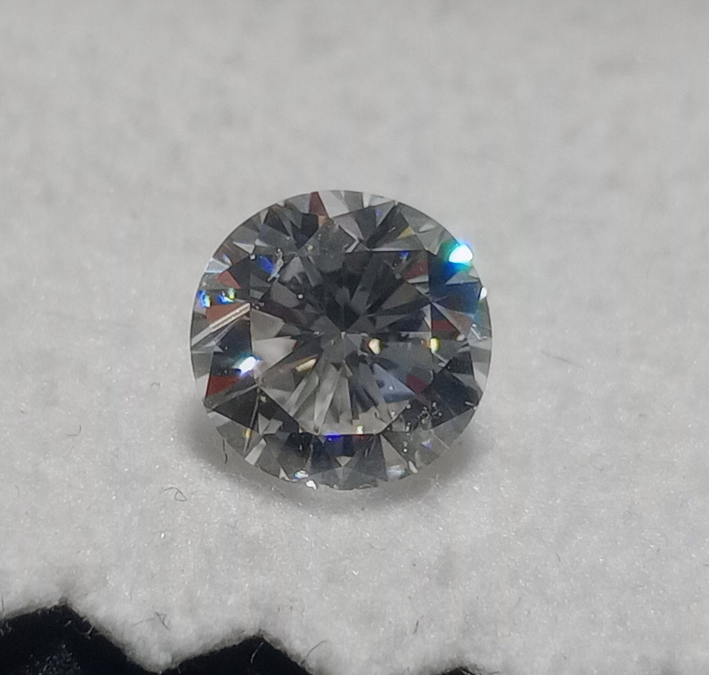 0.96 CT Round Brilliant Natural Diamond D-E SI2