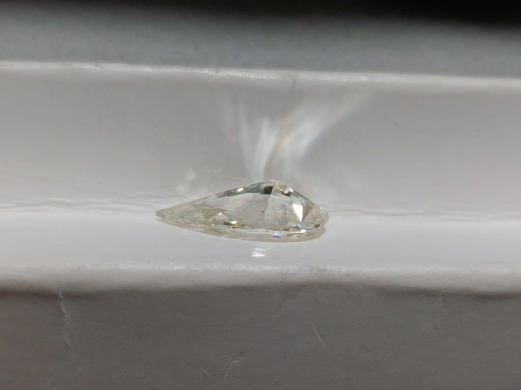 2.56 CT Natural Pear Shape Diamond LM SI2-I1