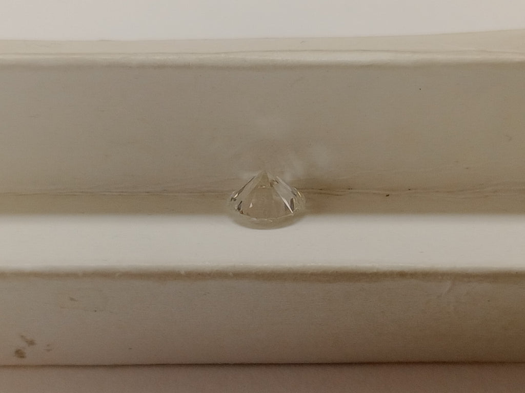 0.88 CT Natural Round Brilliant I SI1