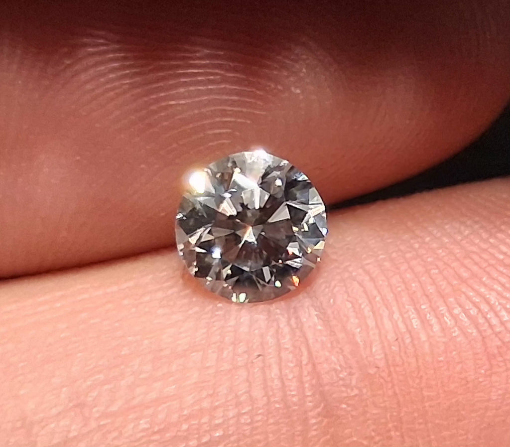 GIA 0.90 CT Natural RB H VS2