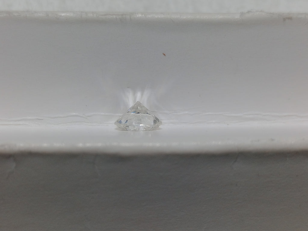 0.56 CT Round Brilliant Natural Diamond G-H SI1