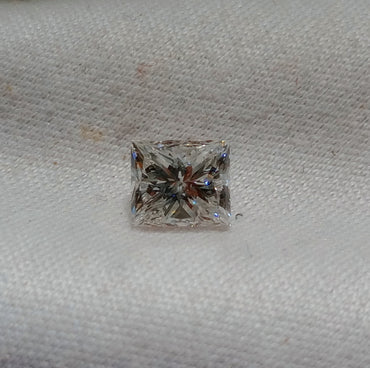 0.73 CT Princess Cut Natural Diamond F-G I1