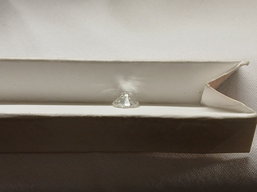 0.89 CT Round Brilliant Cut Natural Diamond F-G Chipped Vs1-Vs2