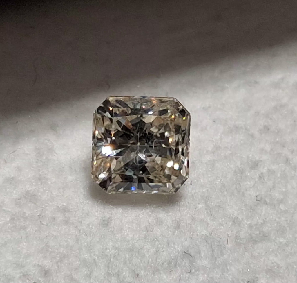 0.81 CT Cushion Cut Natural Diamond Brown I1