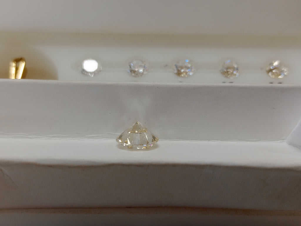 Center 2.22 CT Natural Round Brilliant M-N VS1-VS2