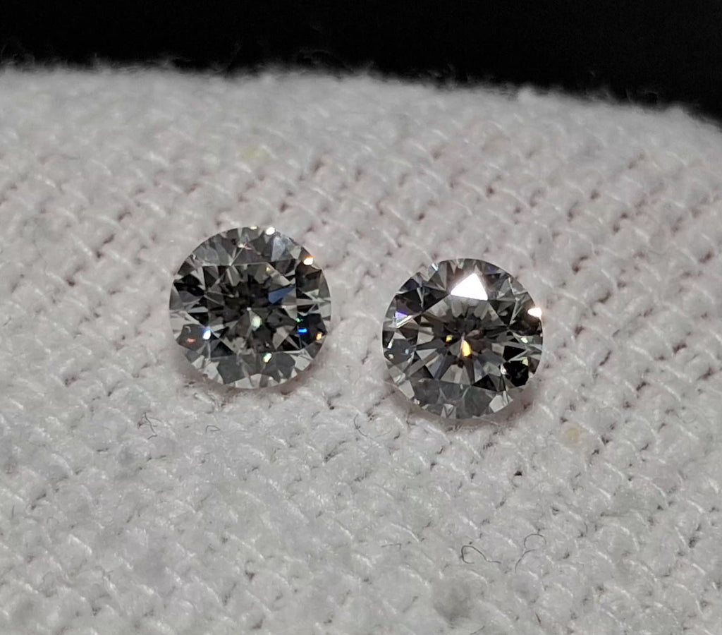 Parcel of 2 Matching Round Diamonds HI SI1-SI2 0.95 CTW