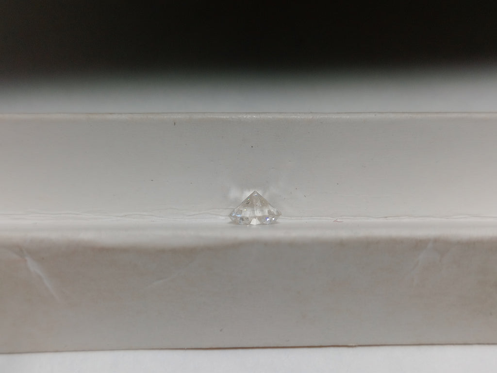 0.74 CT Round Brilliant Natural Diamond H-I VS2