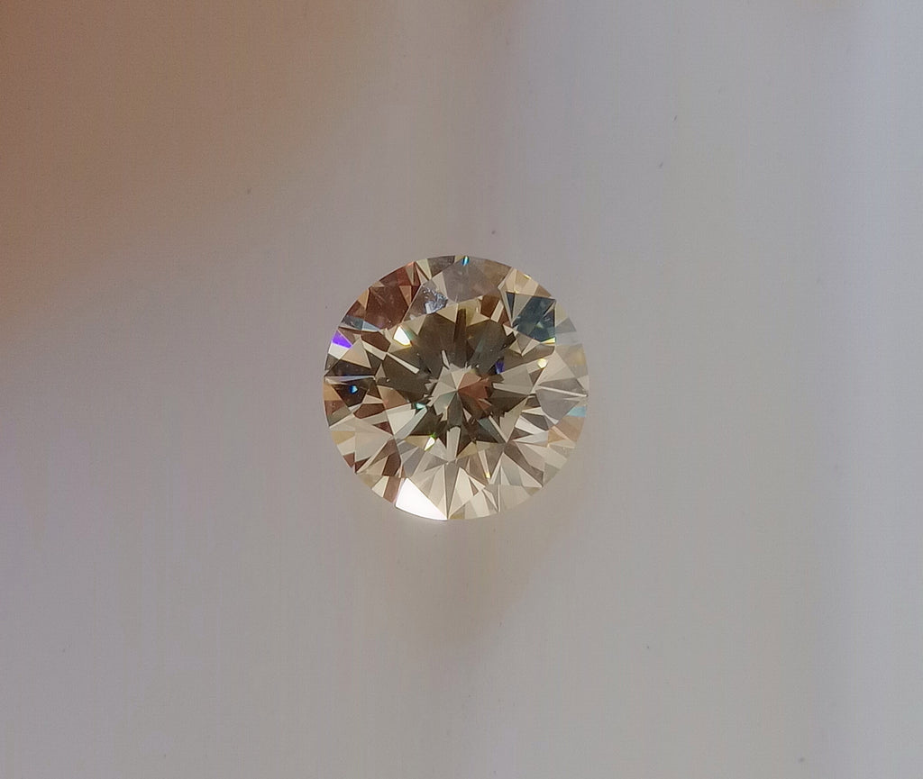Center 2.22 CT Natural Round Brilliant M-N VS1-VS2