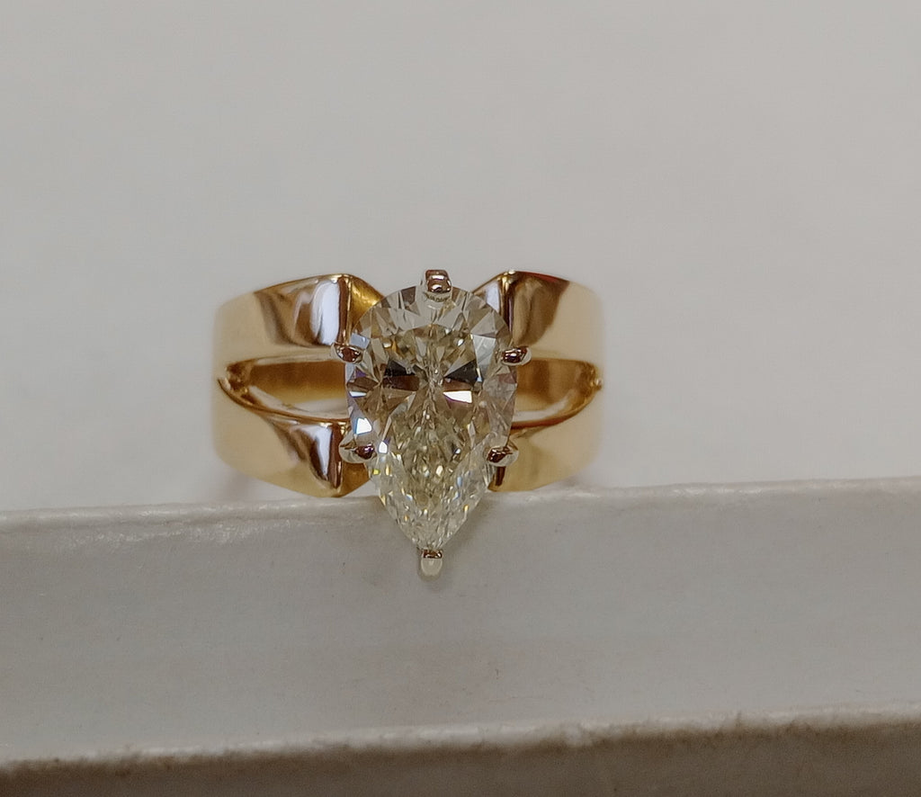 Center Stone EST 2.75 CT Natural Pear Diamond, K, I1