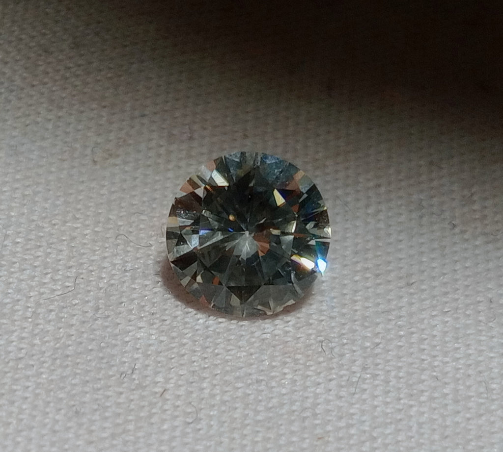 0.64 CT Round Brilliant Natural Diamond I-J SI2