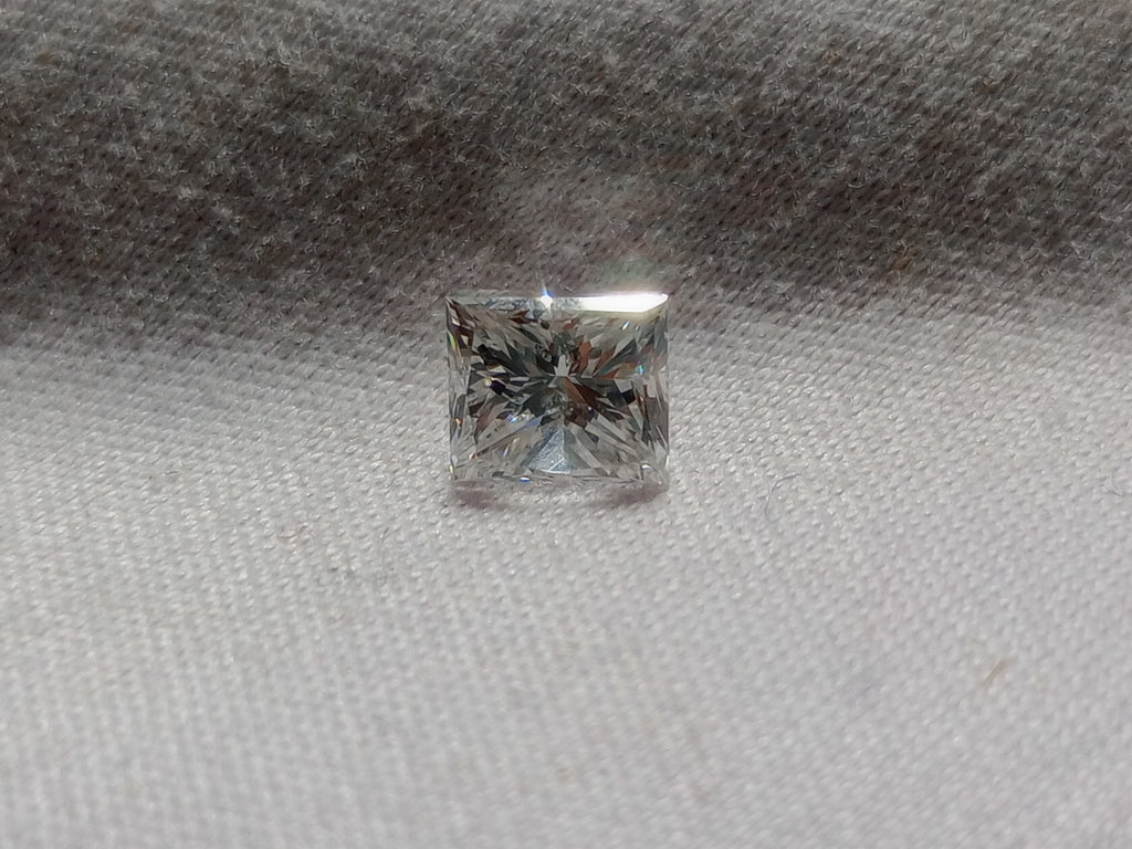 0.73 CT Princess Cut Natural Diamond F-G I1