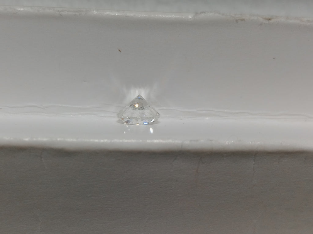 0.59 CT Round Brilliant Natural Diamond G-H SI1 Chipped
