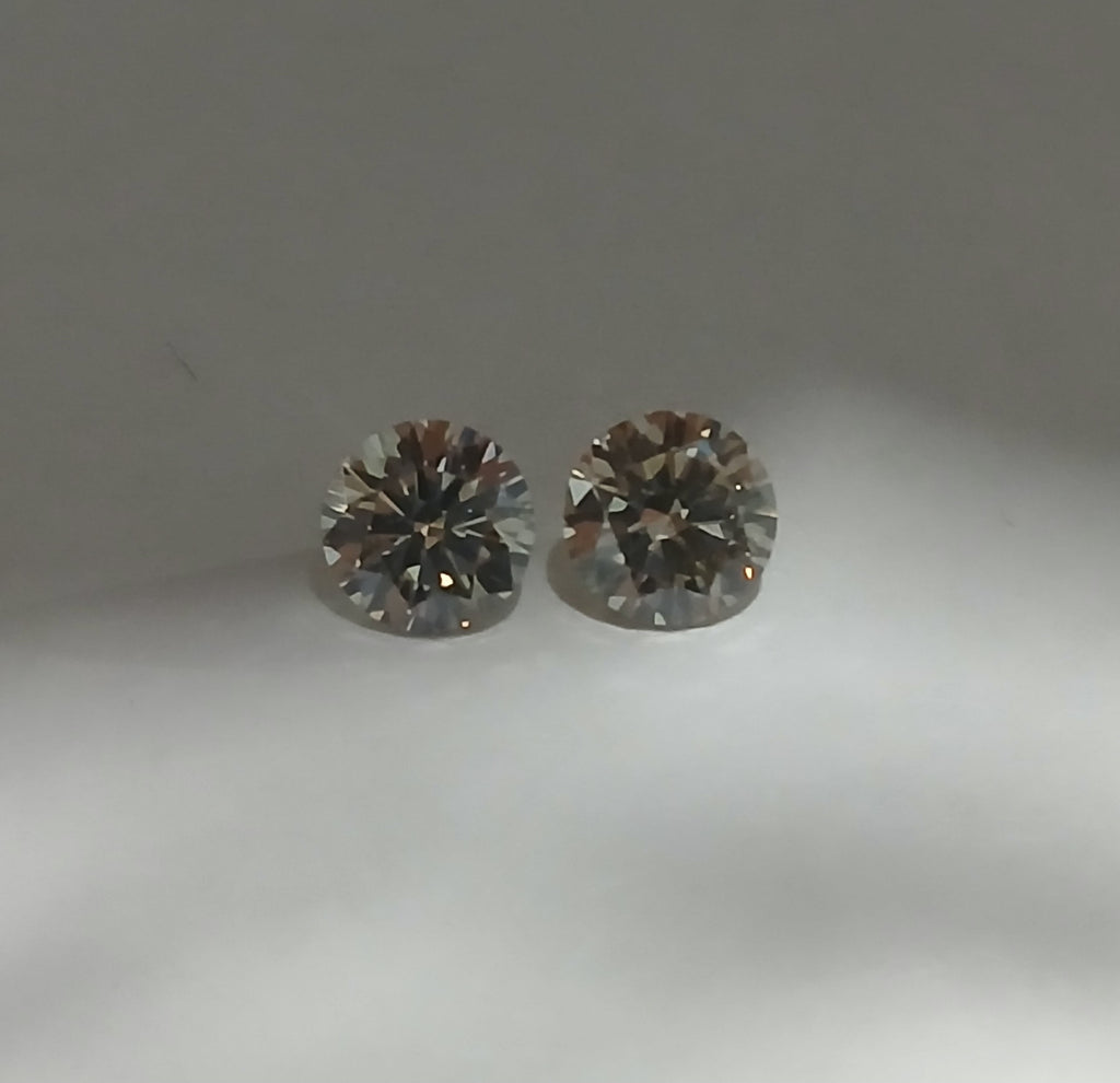0.92 CT Round Brilliant Natural Diamonds Matching Brown SI1