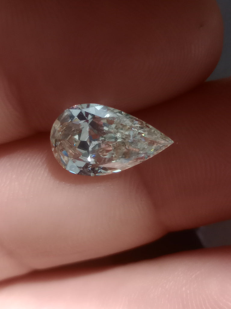 2.56 CT Natural Pear Shape Diamond LM SI2-I1